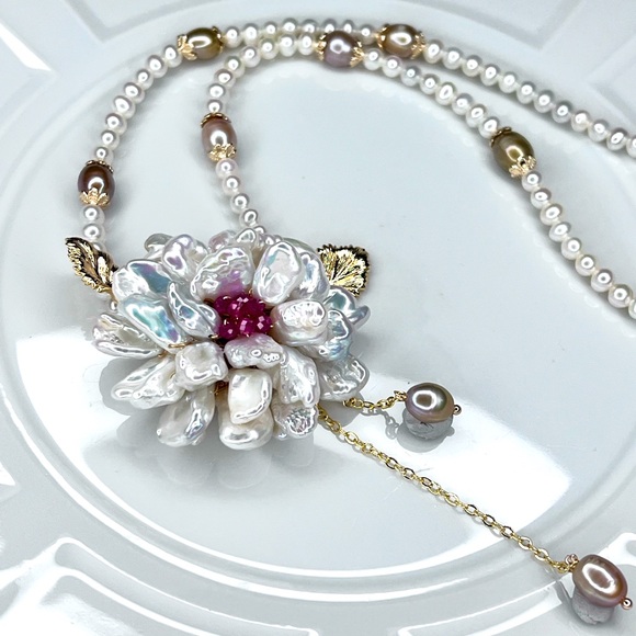 🔥🔥🔥 Handmade Premium Freshwater Blue Keshi Pearl & RUBY 💎 Flower 🌺 Necklace - Picture 2 of 4